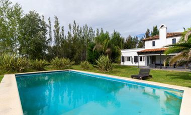 Venta Casa de 4 ambientes en Haras El Malacate