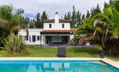 Venta Casa de 4 ambientes en Haras El Malacate