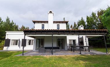 Venta Casa de 4 ambientes en Haras El Malacate