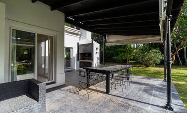 Venta Casa de 4 ambientes en Haras El Malacate