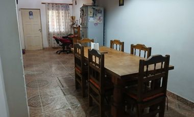 Casa de 5 dormitorios. Se recibe Permuta. Chimbas