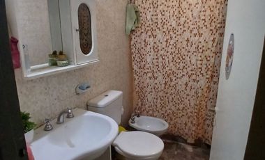 Casa de 5 dormitorios. Se recibe Permuta. Chimbas