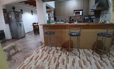 Casa de 5 dormitorios. Se recibe Permuta. Chimbas