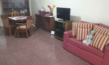 Departamento de 3 dormitorios. 2do Piso, Capital