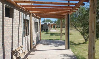 Finca de 78 hectareas con 3 cabañas. Albardon