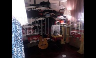 VENTA COMODA CASA 3 AMBIENTES EN LOS ROBLES AL 100. DON BOSCO