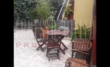 VENTA COMODA CASA 3 AMBIENTES EN LOS ROBLES AL 100. DON BOSCO