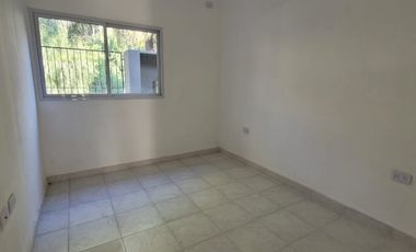 VENTA - CASA 2 HABITACIONES - ZONA SINDICATO DE COMERCIO
