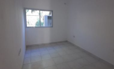 VENTA - CASA 3 HABITACIONES - ZONA SINDICATO DE COMERCIO