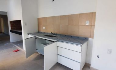 VENTA - CASA 3 HABITACIONES - ZONA SINDICATO DE COMERCIO