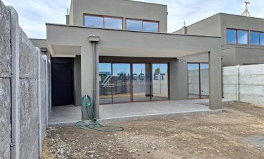 Casa en Arriendo en Condominio Colinas Verdes