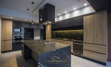 Casa de Lujo en Venta en Valle Real