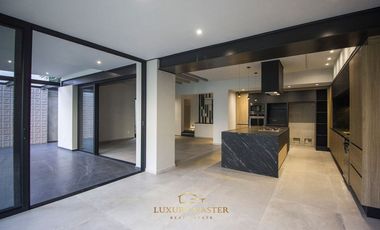 Casa de Lujo en Venta en Valle Real