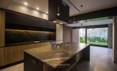 Casa de Lujo en Venta en Valle Real