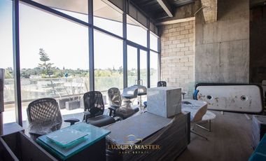 Oficina de Lujo en Colinas de San Javier en Venta