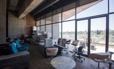 Oficina de Lujo en Colinas de San Javier en Venta