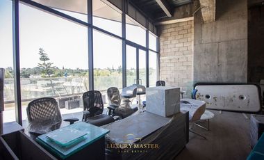Oficina de Lujo en Colinas de San Javier en Venta