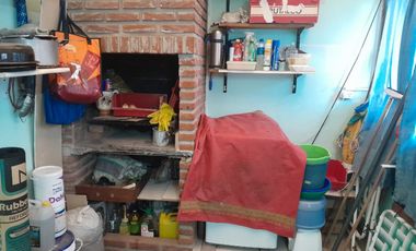 Casa tres ambientes. Apto Credito. Permuta.