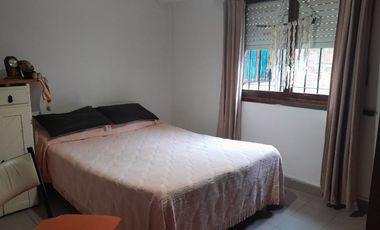 Casa tres ambientes. Apto Credito. Permuta.