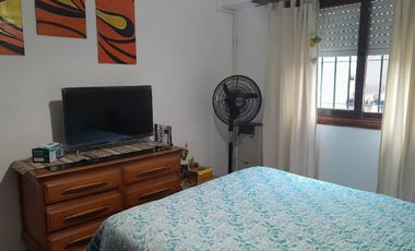 Casa tres ambientes. Apto Credito. Permuta.
