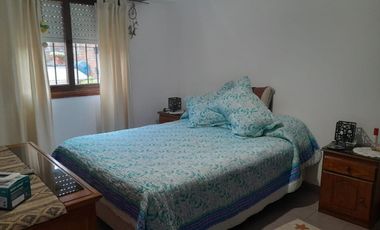 Casa tres ambientes. Apto Credito. Permuta.