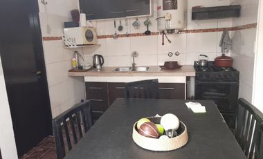 Casa tres ambientes. Apto Credito. Permuta.