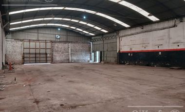 GALPON EN ALQUILER 1300 M2 CON OFICINAS Y VESTUARIOS