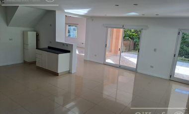 Casa en venta en Las Acacias, Hudson. Escriturable. Apto crédito.