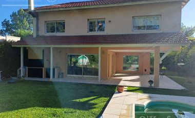 Casa en venta en Las Acacias, Hudson. Escriturable. Apto crédito.