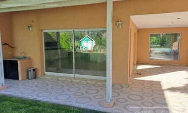 Casa en venta en Las Acacias, Hudson. Escriturable. Apto crédito.