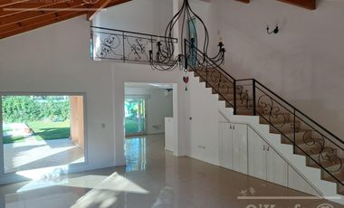 Casa en venta en Las Acacias, Hudson. Escriturable. Apto crédito.