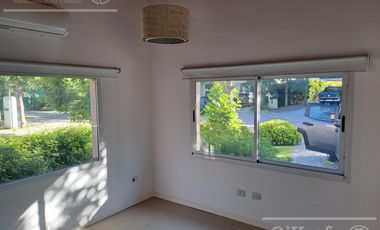 Casa en venta en Las Acacias, Hudson. Escriturable. Apto crédito.