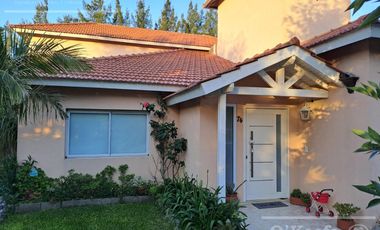 Casa en venta en Las Acacias, Hudson. Escriturable. Apto crédito.