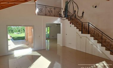 Casa en venta en Las Acacias, Hudson. Escriturable. Apto crédito.