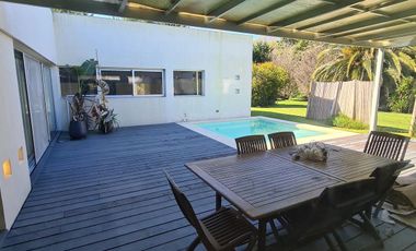 Casa en Abril Club De Campo