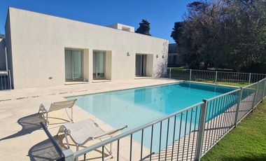 Casa en Abril Club De Campo