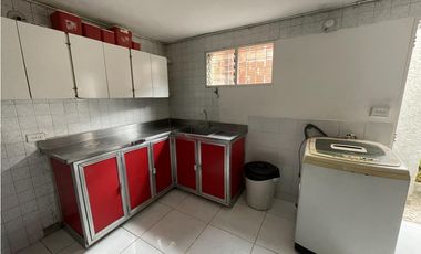 CASA EN VENTA, MEDELLN SECTOR CASTILLA