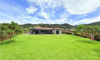 vendo casa finca campestre la Ceja, sector el tambo 1.796 m2