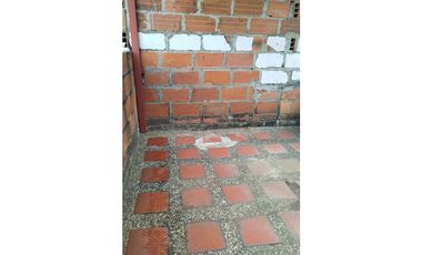SE ARRIENDA CASA EN ITAQUI