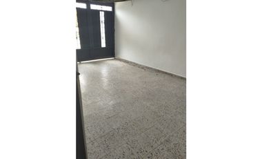 SE ARRIENDA CASA EN ITAQUI
