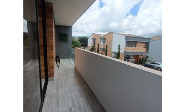 HERMOSA CASA ESQUINERA EN ARRIENDO