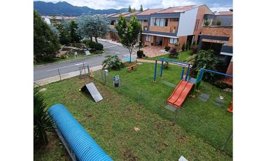 HERMOSA CASA ESQUINERA EN ARRIENDO