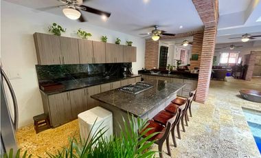 SE VENDE CASA EN EL  CENTRO HISTORICO