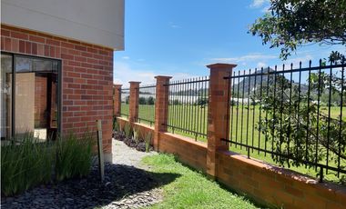 Casa para Arriendo en La Ceja Exclusiva unidad Manzanares