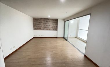 VENTA  DE AMPLIO Y EXCLUSIVO APARTAMENTO BARRIO LAURELES MEDELLN