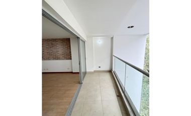 VENTA  DE AMPLIO Y EXCLUSIVO APARTAMENTO BARRIO LAURELES MEDELLN