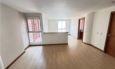 VENTA  DE AMPLIO Y EXCLUSIVO APARTAMENTO BARRIO LAURELES MEDELLN