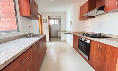 VENTA  DE AMPLIO Y EXCLUSIVO APARTAMENTO BARRIO LAURELES MEDELLN