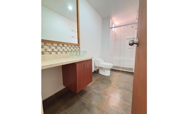 VENTA  DE AMPLIO Y EXCLUSIVO APARTAMENTO BARRIO LAURELES MEDELLN