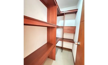VENTA  DE AMPLIO Y EXCLUSIVO APARTAMENTO BARRIO LAURELES MEDELLN
